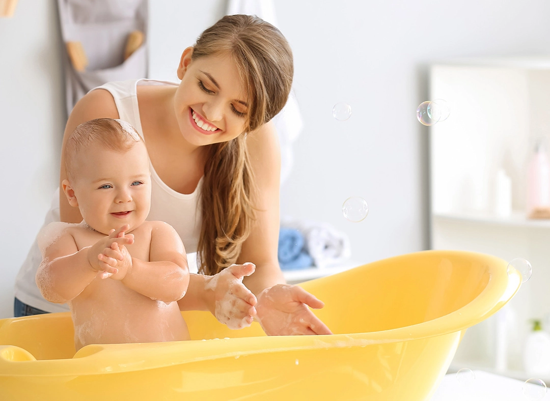 Kupanje sa doTERRA bebi samponom za kosi u telo
