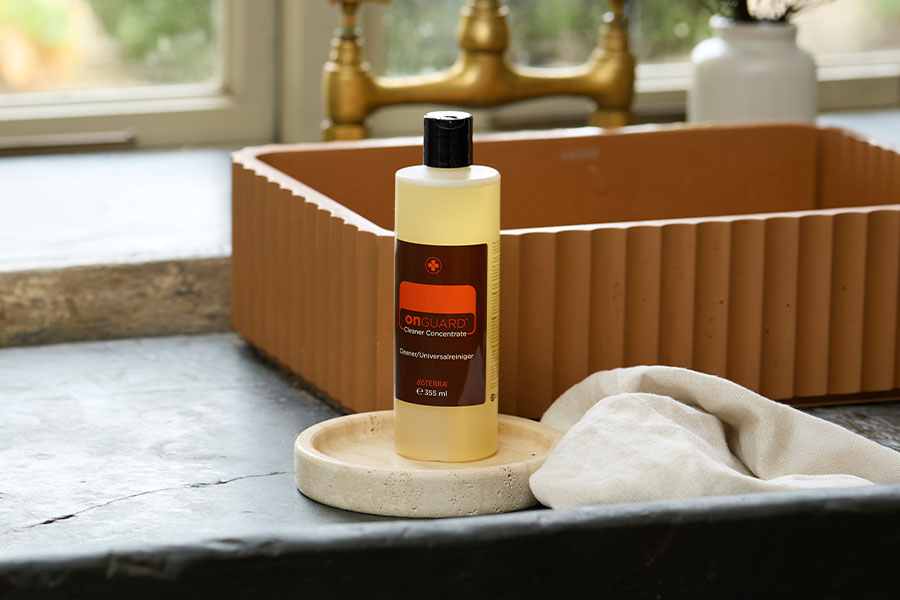 doTERRA On Guard koncentrat za čišćenje u kuhinji, višenamensko sredstvo sa mešavinom etarskih ulja